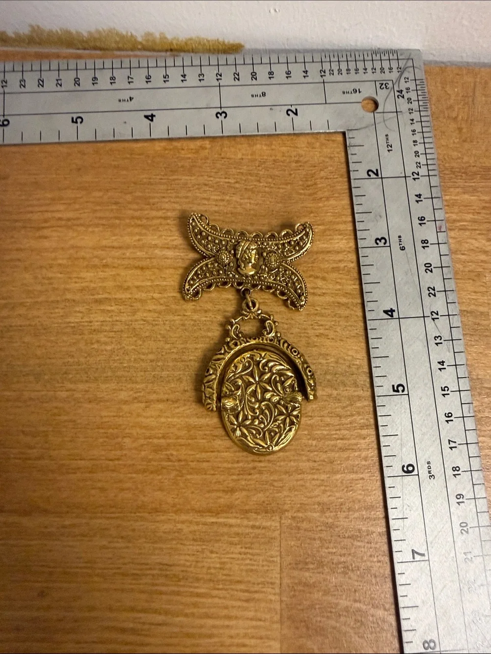 Goldette vintage gold tone Roman style dangle large brooch pin intricate cameo